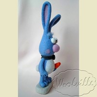 Валяная игрушка голубой кролик 26 см