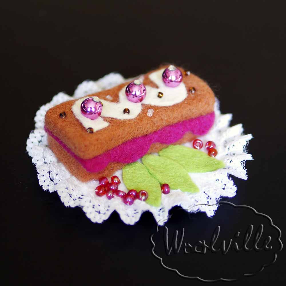 Брошь пирожное