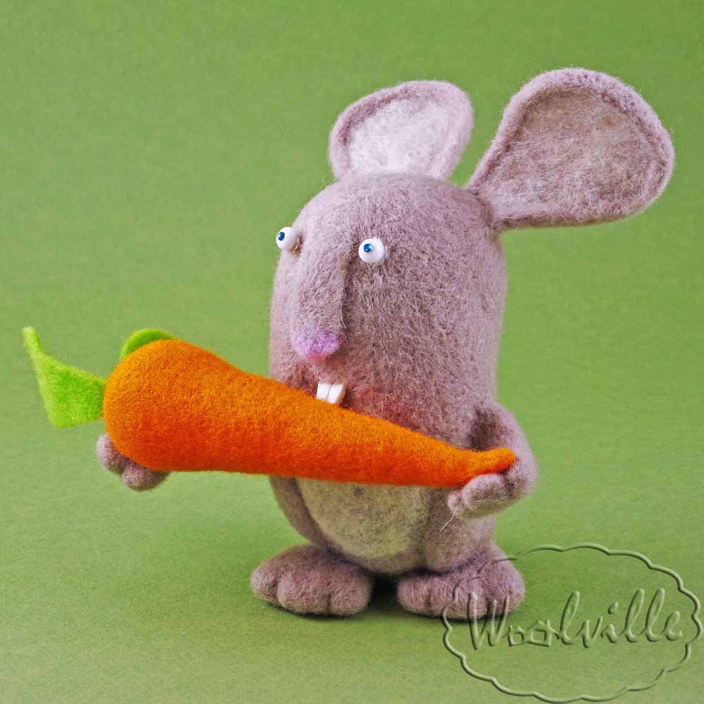 Игрушка заяц с морковкой