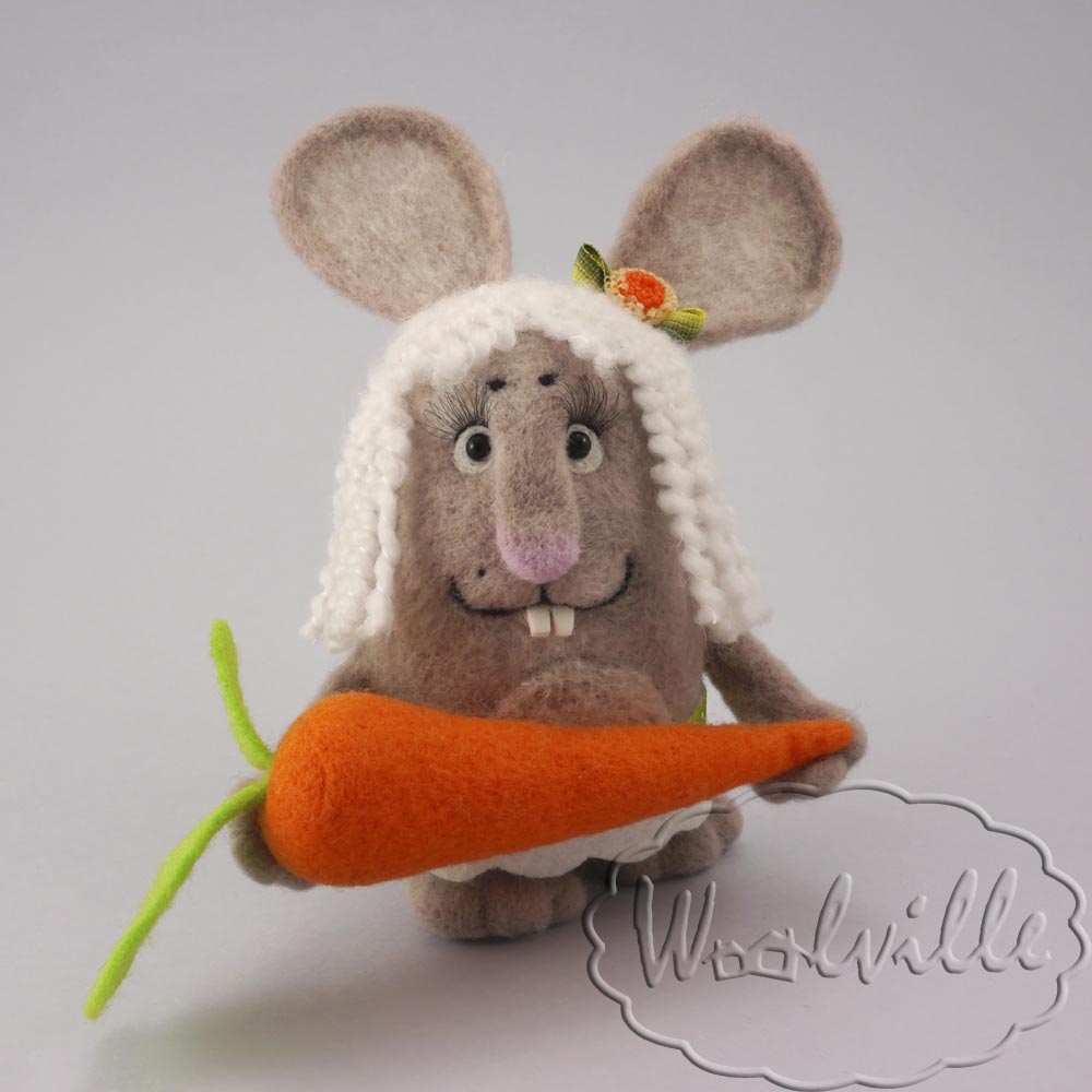 Игрушка зайка с морковкой