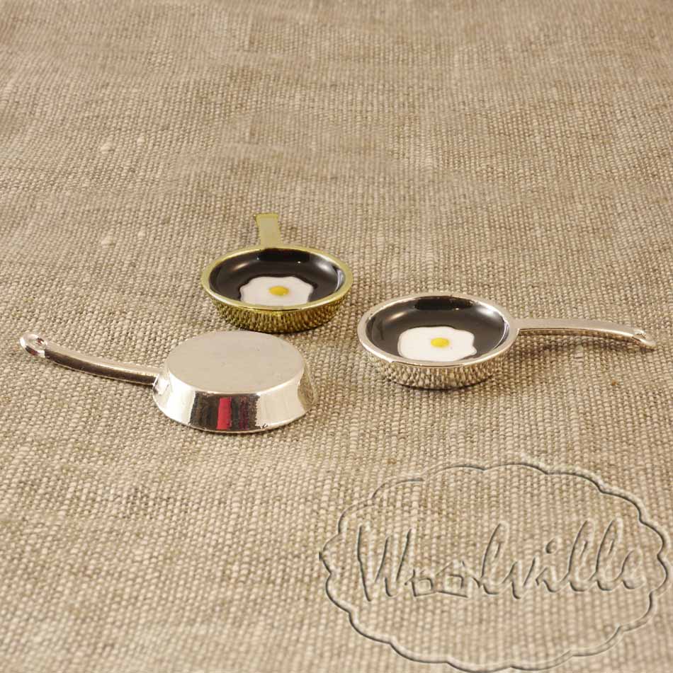 Миниатюра сковорода с яичницей