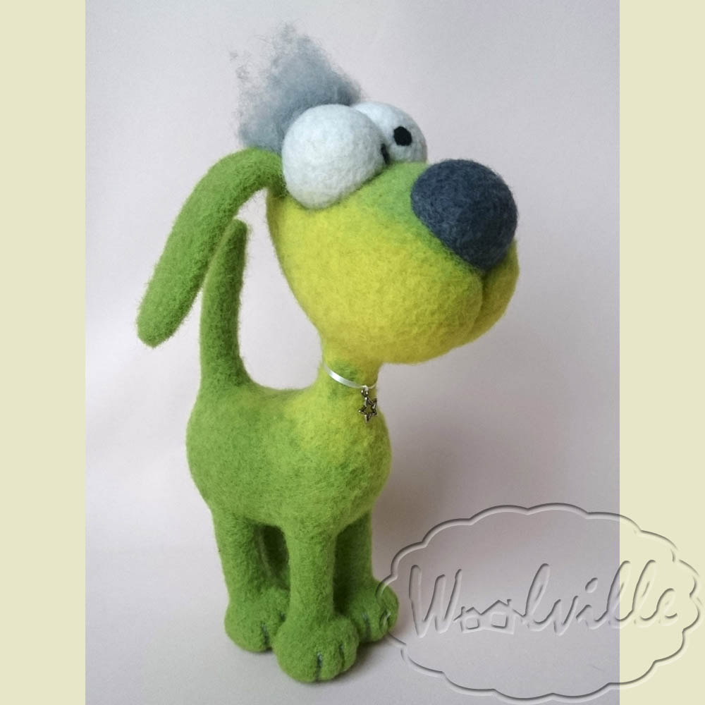 Валяная игрушка собачка зеленая 18 см
