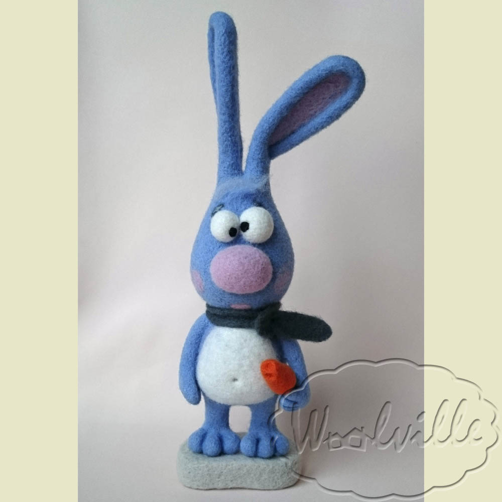Валяная игрушка голубой кролик 26 см