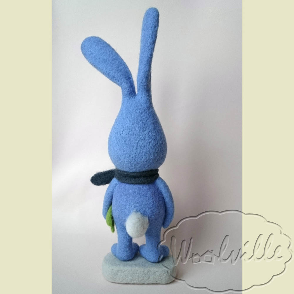 Валяная игрушка голубой кролик 26 см