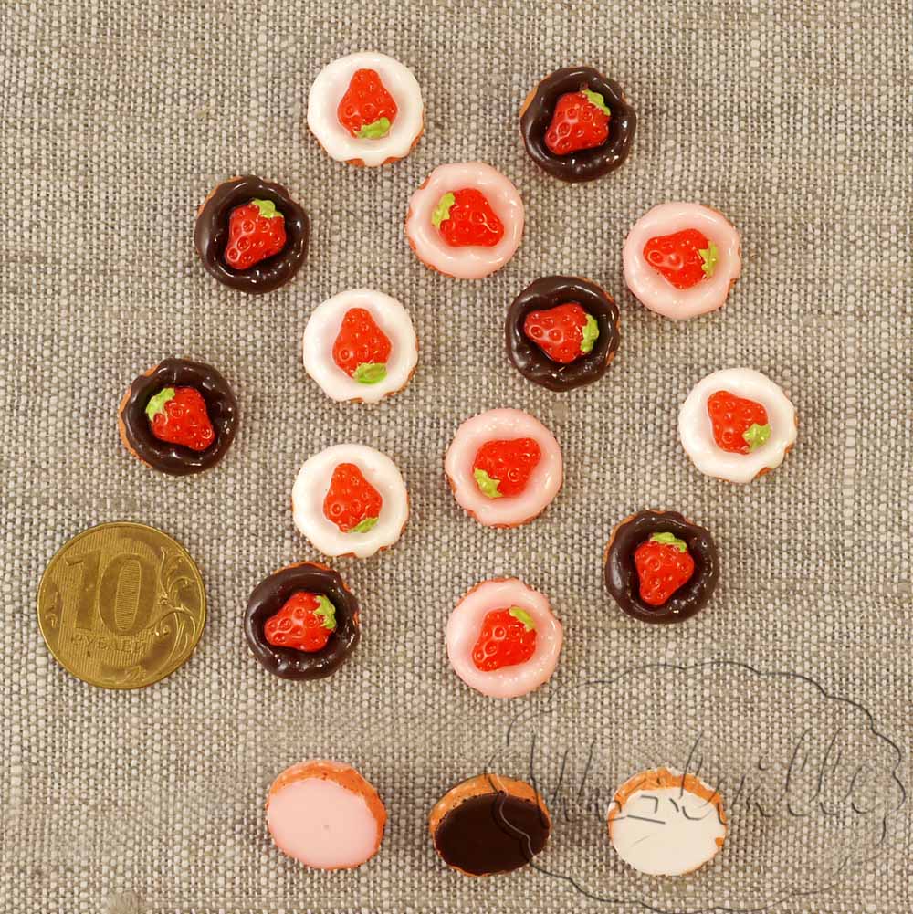 Миниатюра пончик с клубникой 15 мм