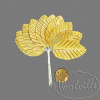 Миниатюра букет из листьев золотой